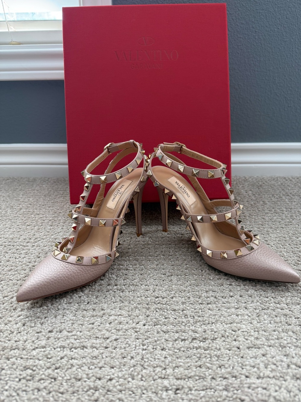 Valentino Garavani Iconic Rockstud “Poudre”Leather Heels
